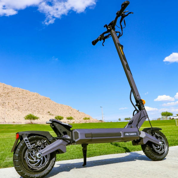 Picture of Surron Light Bee X 2025 vs Talaria Sting Pro MX5 | 2026 Electric Dirt ...